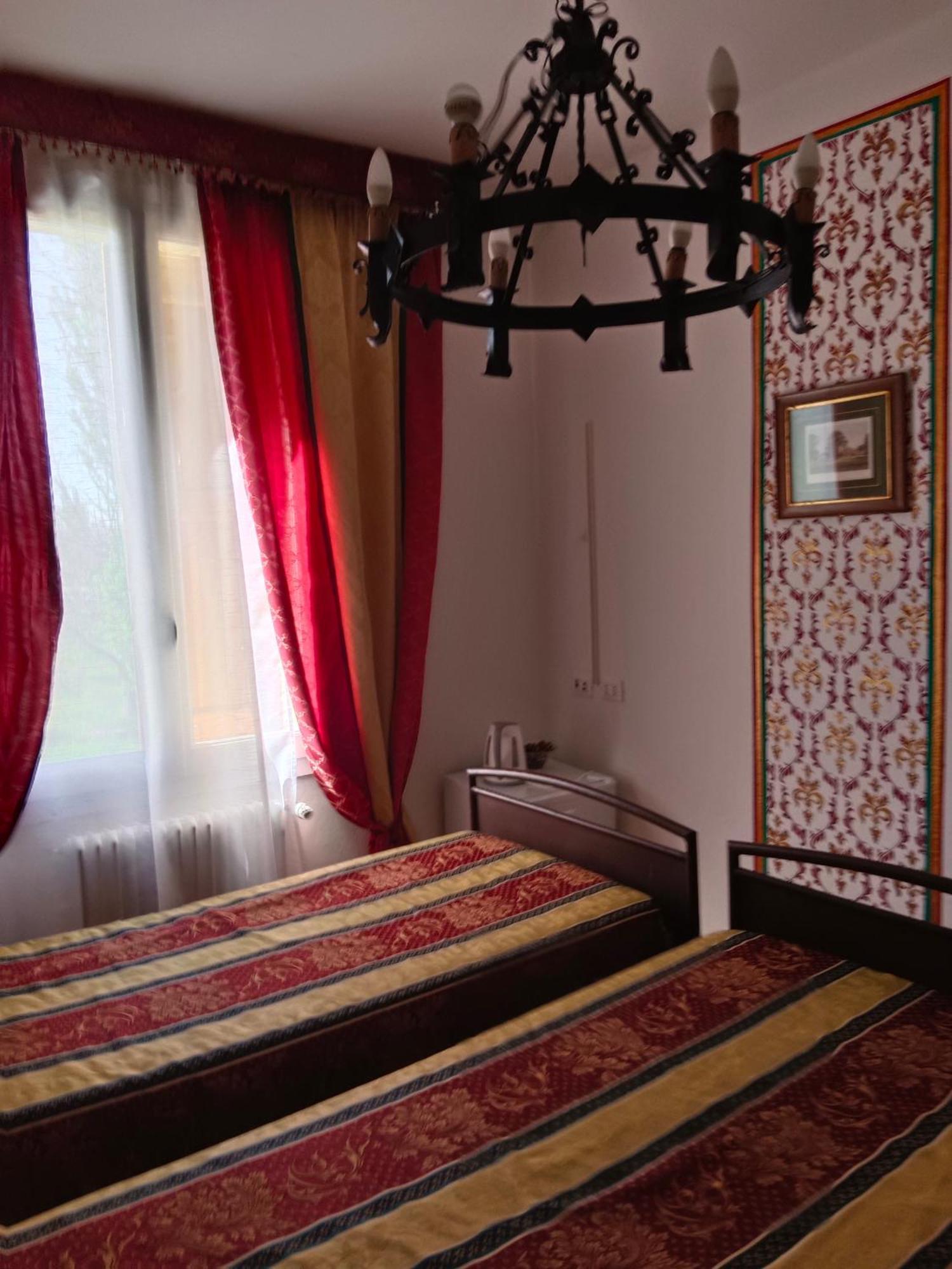 Bed and Breakfast La Maison Rouge Crespellano Екстер'єр фото